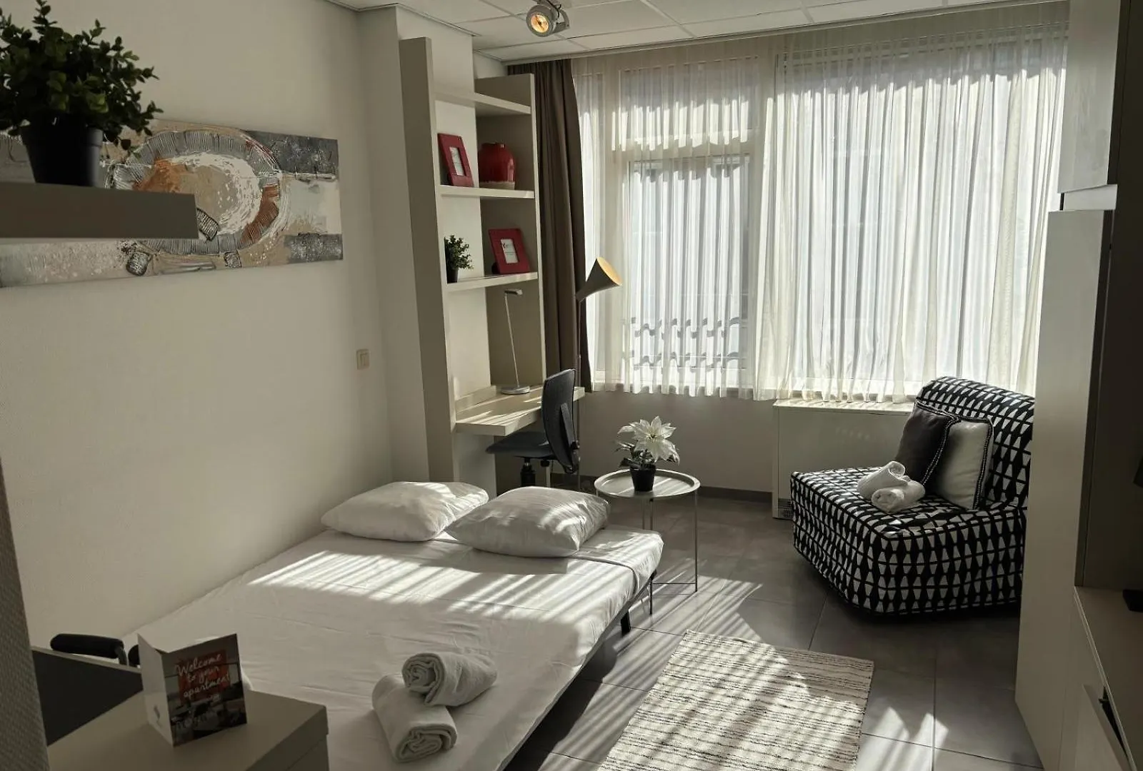 Charming Studio In Central Brussels - Walk Everywhere! Apartment